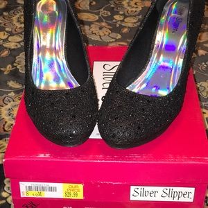 🎉HP 4/8🎉SILVER SLIPPER Heels SZ 8.5 LIKE NEW